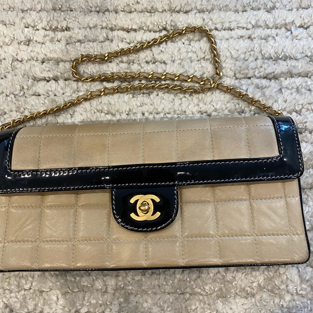 Vintage black/beige lamb skin east/west flap bag
